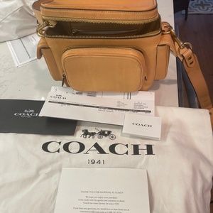 NEW AND RARE..COACH, square utility bag